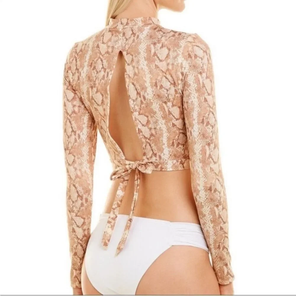 NWT Vitamin A Remy Rashguard Top - Picture 6 of 10